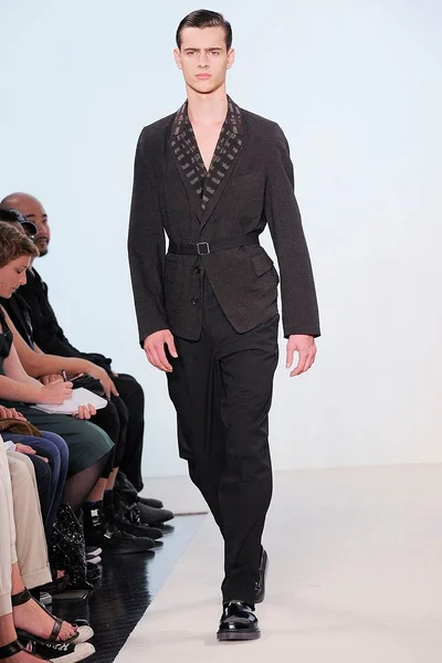 Look 10